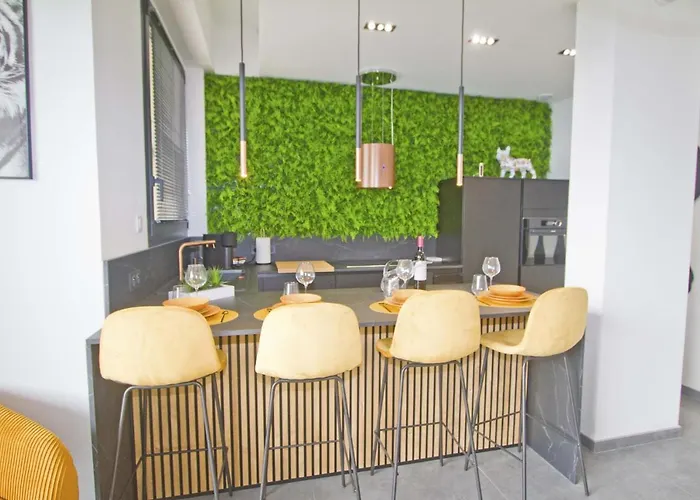 Luxury Garden Jacuzzi Promenade Apartment *