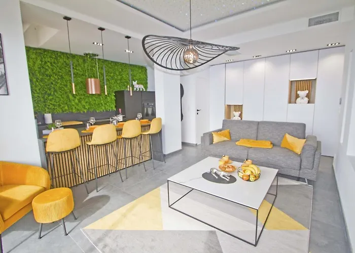 Luxury Garden Jacuzzi Promenade Apartment