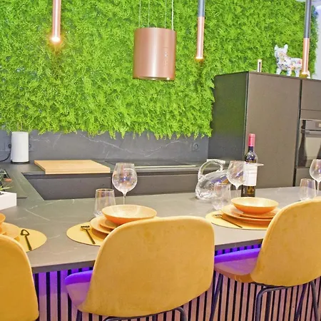 Luxury Garden Jacuzzi Promenade *