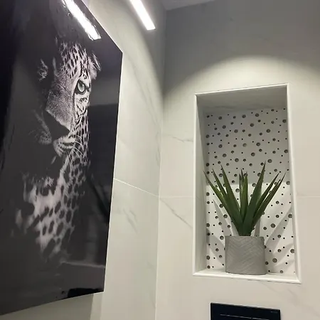 Luxury Garden Jacuzzi Promenade شقة