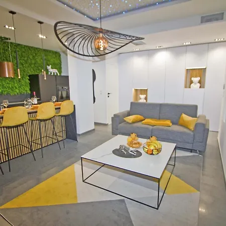 Luxury Garden Jacuzzi Promenade شقة *