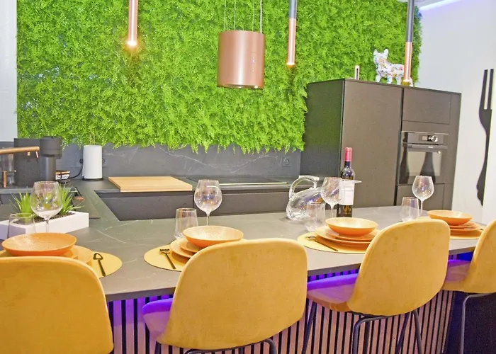 Luxury Garden Jacuzzi Promenade *