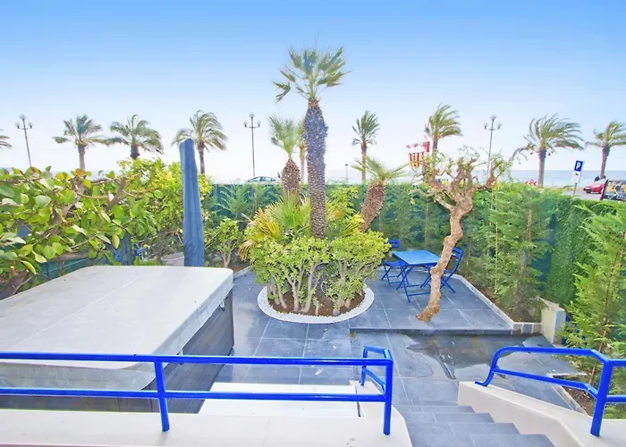 Luxury Garden Jacuzzi Promenade *