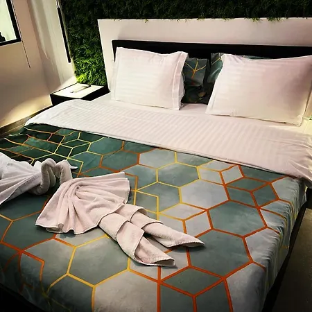 Apartment Luxury Garden Jacuzzi Promenade *