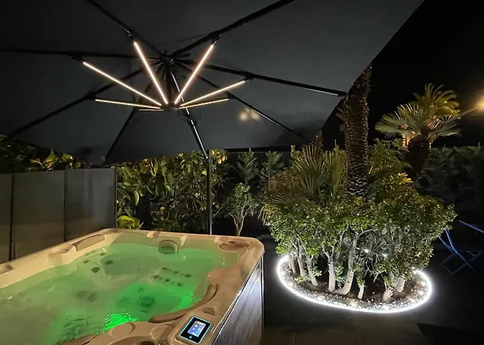 Apartment Luxury Garden Jacuzzi Promenade *