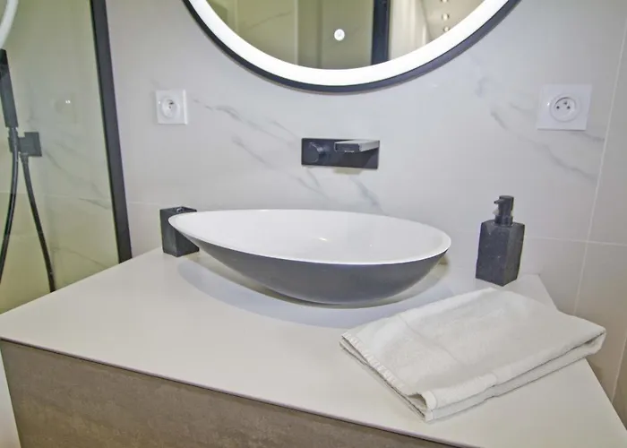 Luxury Garden Jacuzzi Promenade Apartment Nice