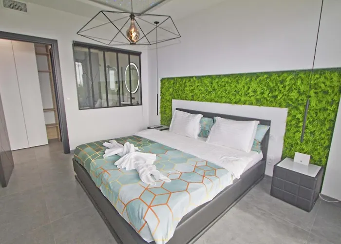 Apartment Luxury Garden Jacuzzi Promenade