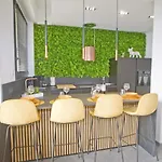 Luxury Garden Jacuzzi Promenade 아파트 *