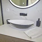 Luxury Garden Jacuzzi Promenade 아파트 니스