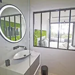 Luxury Garden Jacuzzi Promenade 아파트