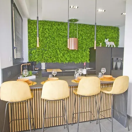 Luxury Garden Jacuzzi Promenade דירה *