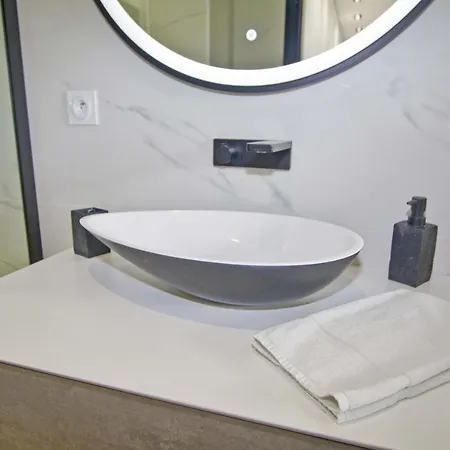 Luxury Garden Jacuzzi Promenade דירה ניס