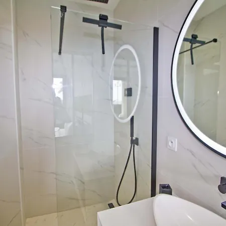 Luxury Garden Jacuzzi Promenade דירה