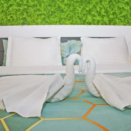 Luxury Garden Jacuzzi Promenade ניס