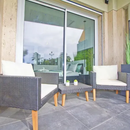 Luxury Garden Jacuzzi Promenade ניס