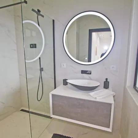 Luxury Garden Jacuzzi Promenade * ניס