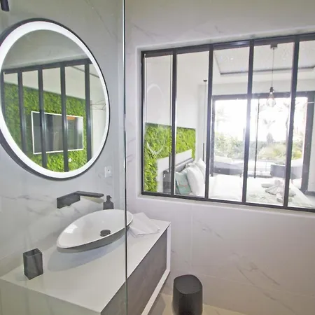 Luxury Garden Jacuzzi Promenade דירה